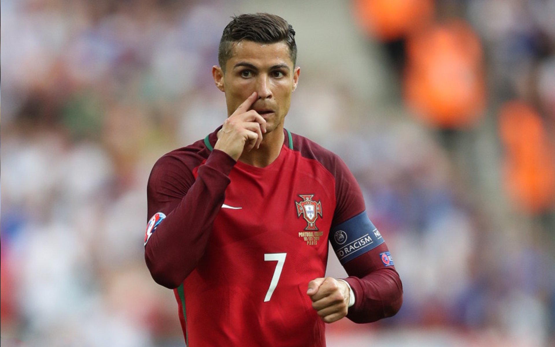 球队更换主赞助，球衣广告引发争议，更换球衣号码